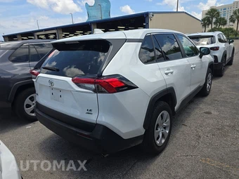 2025 Toyota RAV4 LE – miniatura 4