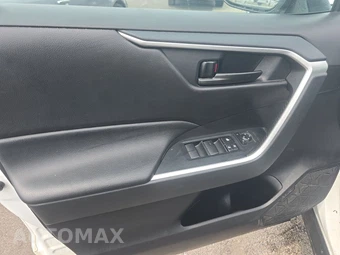 2025 Toyota RAV4 LE – miniatura 9