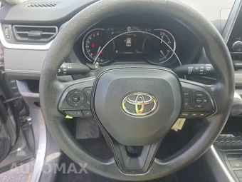 2025 Toyota RAV4 LE - miniatura 10