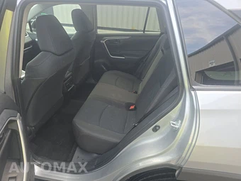 2025 Toyota RAV4 LE - miniatura 13