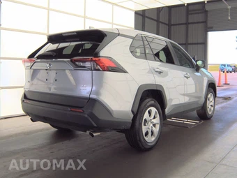 2025 Toyota RAV4 LE - miniatura 4