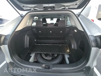 2025 Toyota RAV4 LE - miniatura 16