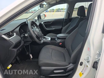 2025 Toyota RAV4 LE – miniatura 7