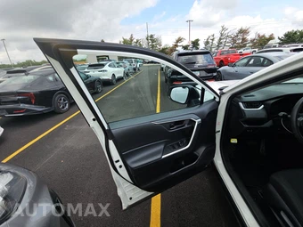 2025 Toyota RAV4 LE – miniatura 9