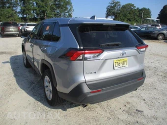 2025 Toyota RAV4 LE - miniatura 12