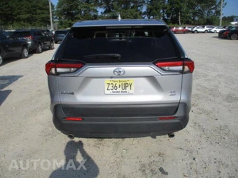 2025 Toyota RAV4 LE - miniatura 13