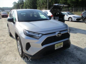 2025 Toyota RAV4 LE - miniatura 4