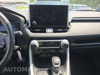 2025 Toyota RAV4 LE - miniatura 11