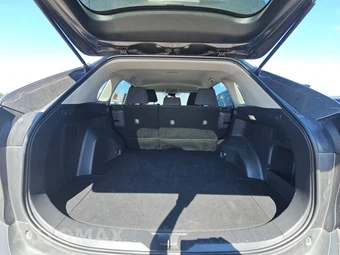 2025 Toyota RAV4 LE - miniatura 16