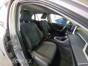 2025 Toyota RAV4 LE - miniatura 8