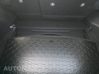2025 Toyota RAV4 LE - miniatura 16