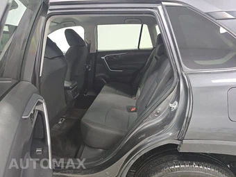 2025 Toyota RAV4 LE - miniatura 13