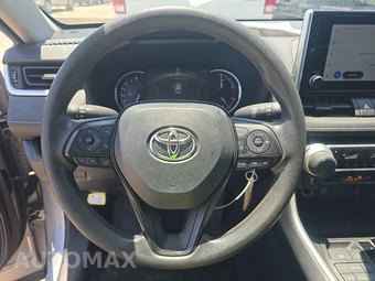 2025 Toyota RAV4 LE – miniatura 10