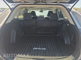 2025 Toyota RAV4 LE – miniatura 16