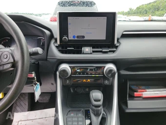 2025 Toyota RAV4 LE - miniatura 11
