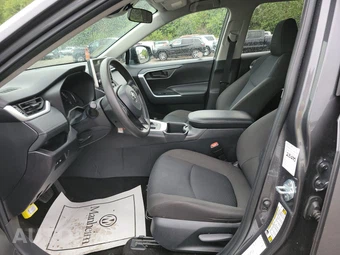 2025 Toyota RAV4 LE - miniatura 7