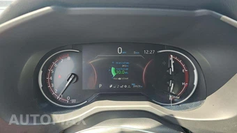 2025 Toyota RAV4 LE - miniatura 19