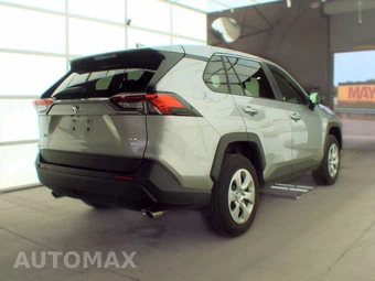 2025 Toyota RAV4 LE - miniatura 4