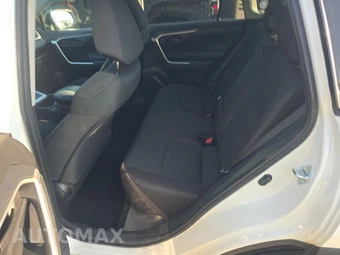 2025 Toyota RAV4 LE – miniatura 13