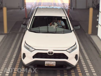 2025 Toyota RAV4 LE – miniatura 2