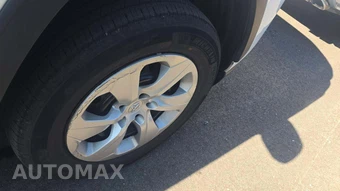 2025 Toyota RAV4 LE – miniatura 30