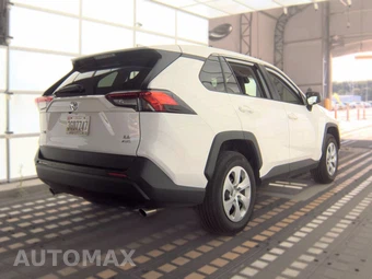 2025 Toyota RAV4 LE – miniatura 4