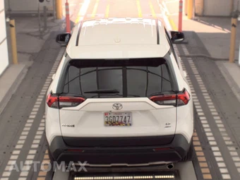 2025 Toyota RAV4 LE – miniatura 5