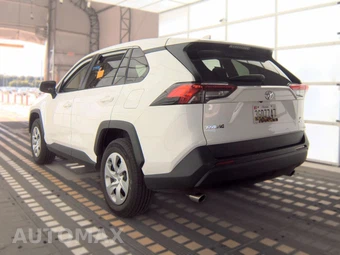 2025 Toyota RAV4 LE – miniatura 6