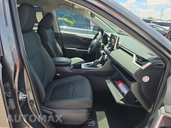 2025 Toyota RAV4 LE - miniatura 8