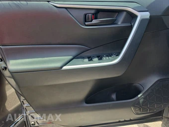 2025 Toyota RAV4 LE - miniatura 9