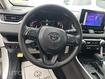 2025 Toyota RAV4 LE - miniatura 10
