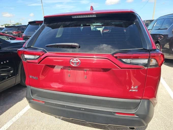 2025 Toyota RAV4 LE - miniatura 5
