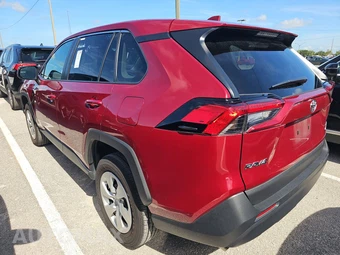 2025 Toyota RAV4 LE - miniatura 6