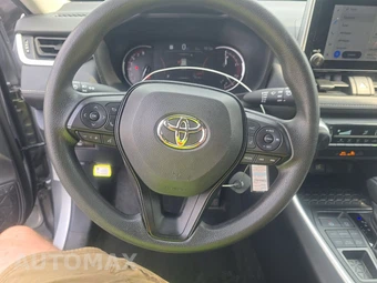 2025 Toyota RAV4 LE - miniatura 10