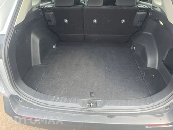 2025 Toyota RAV4 LE - miniatura 16