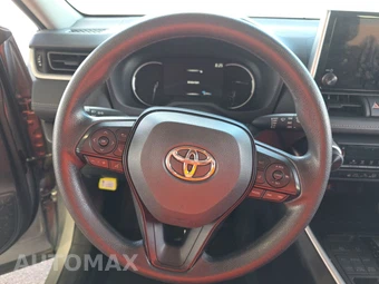 2025 Toyota RAV4 LE - miniatura 10