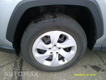 2025 Toyota RAV4 LE - miniatura 14