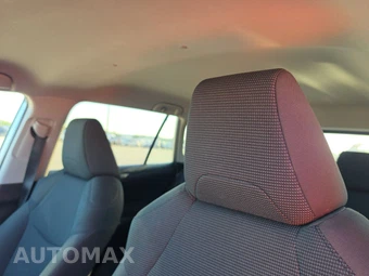 2025 Toyota RAV4 LE - miniatura 17