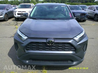 2025 Toyota RAV4 LE - miniatura 12