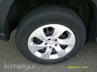 2025 Toyota RAV4 LE - miniatura 18