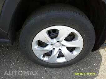 2025 Toyota RAV4 LE - miniatura 19