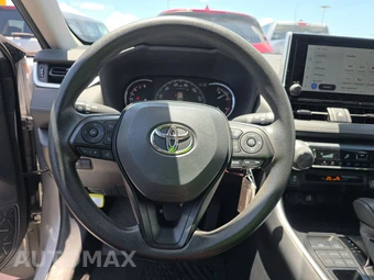 2025 Toyota RAV4 LE - miniatura 10
