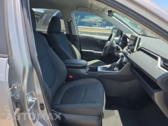 2025 Toyota RAV4 LE - miniatura 8