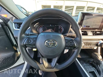 2025 Toyota RAV4 LE - miniatura 10