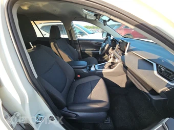 2025 Toyota RAV4 LE - miniatura 8