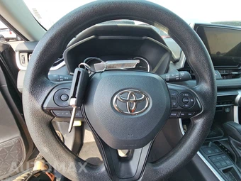 2025 Toyota RAV4 LE - miniatura 10