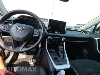 2025 Toyota RAV4 LE - miniatura 11