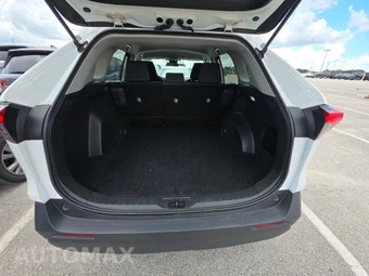2025 Toyota RAV4 LE - miniatura 16