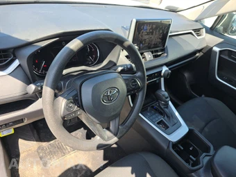 2025 Toyota RAV4 LE – miniatura 10