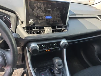 2025 Toyota RAV4 LE – miniatura 11